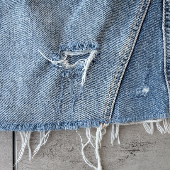 We The Free Free People Women's Raw Hem Distressed Denim Mini Skirt 27 - Picture 3 of 9